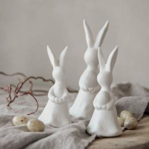 Bunny with egg (Kanin som håller i ett ägg) - Majas lyktor/ Barncancerfonden