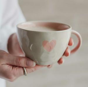Mugg A Lovely Cup of Love & Happiness - Majas lyktor/ Barncancerfonden